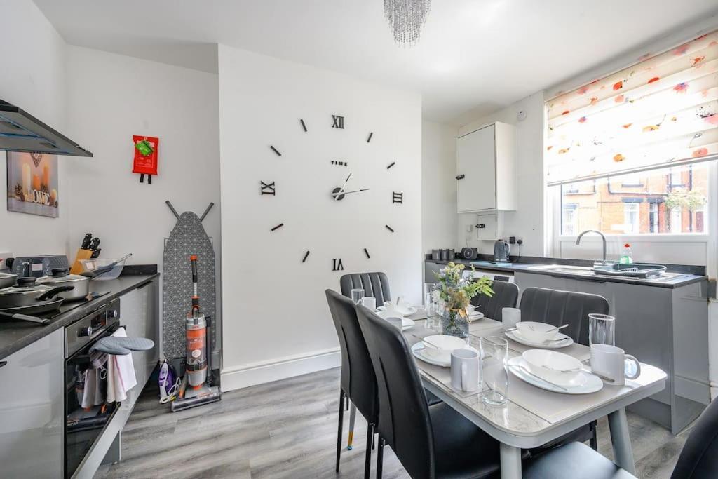 -16Pt- For Your Relaxed & Cosy Stay & Free Parking Leeds  Exterior photo