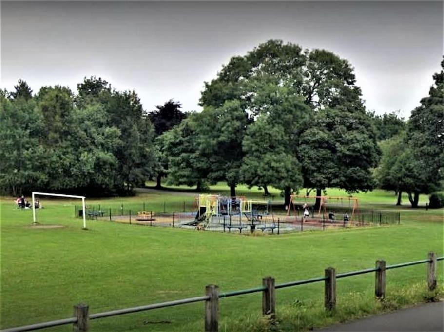 -16Pt- For Your Relaxed & Cosy Stay & Free Parking Leeds  Exterior photo